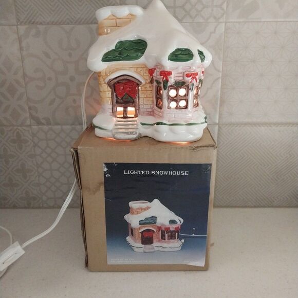 Vintage 80's Christmas Around The World Lighted Snowhouse House Of Lloyd Decor - Picture 1 of 16